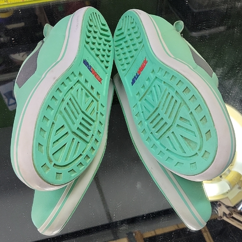 Womens 10 XTRATUF Women's Waterproof Slip-On Deck Shoes  Seafoam. Excellent Cond - Picture 8 of 8